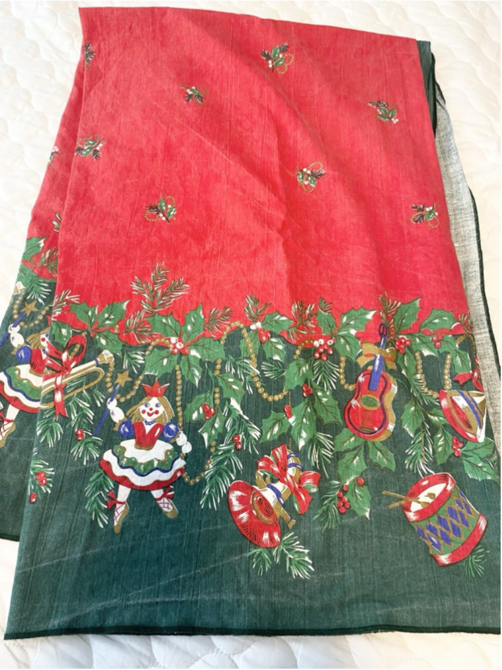 Vintage Christmas Tablecloth 50x66 Red Green Snowmen Holly 100% Cotton Canada
